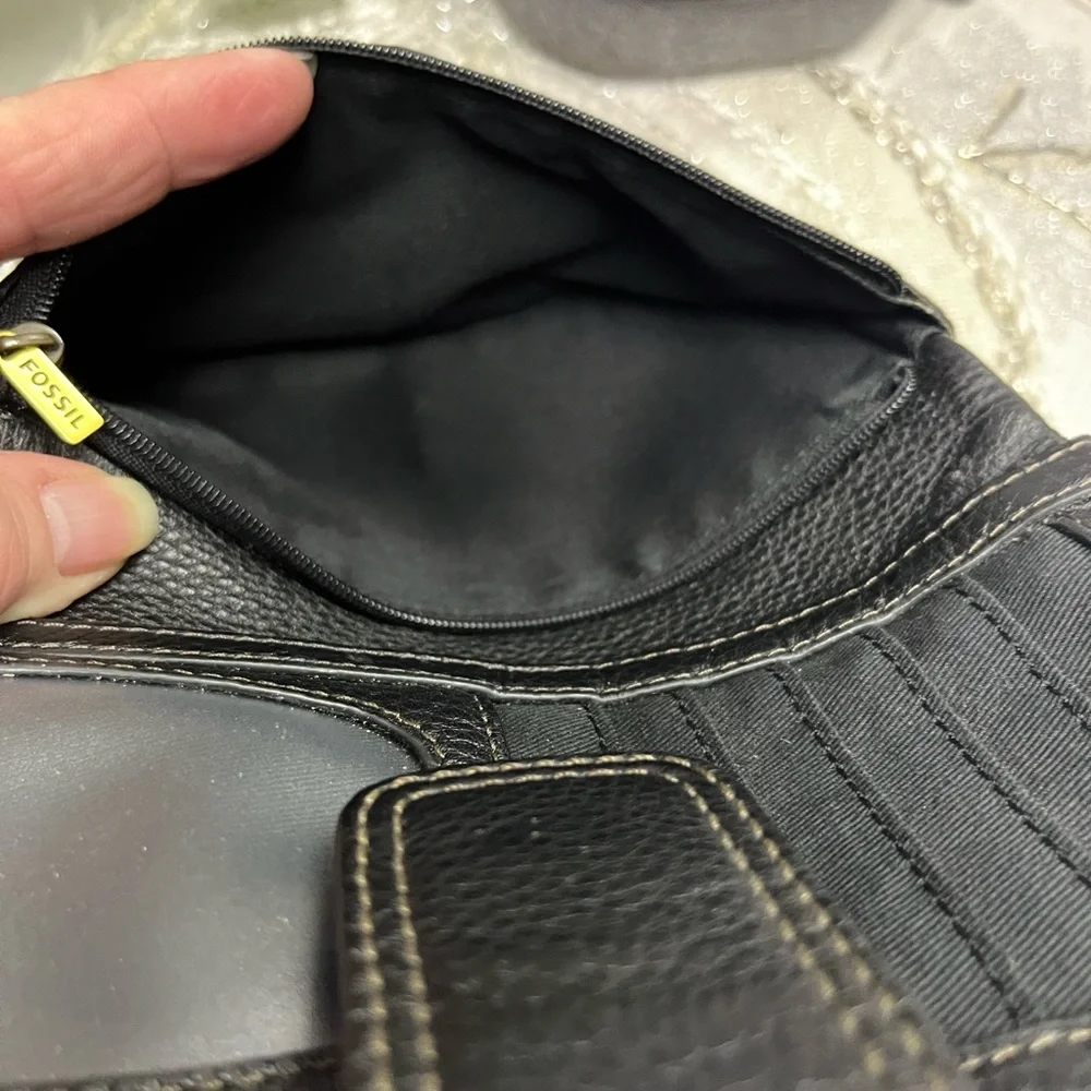EUC Fossil Emma Pebbled Leather Bi-Fold Wallet Clutch